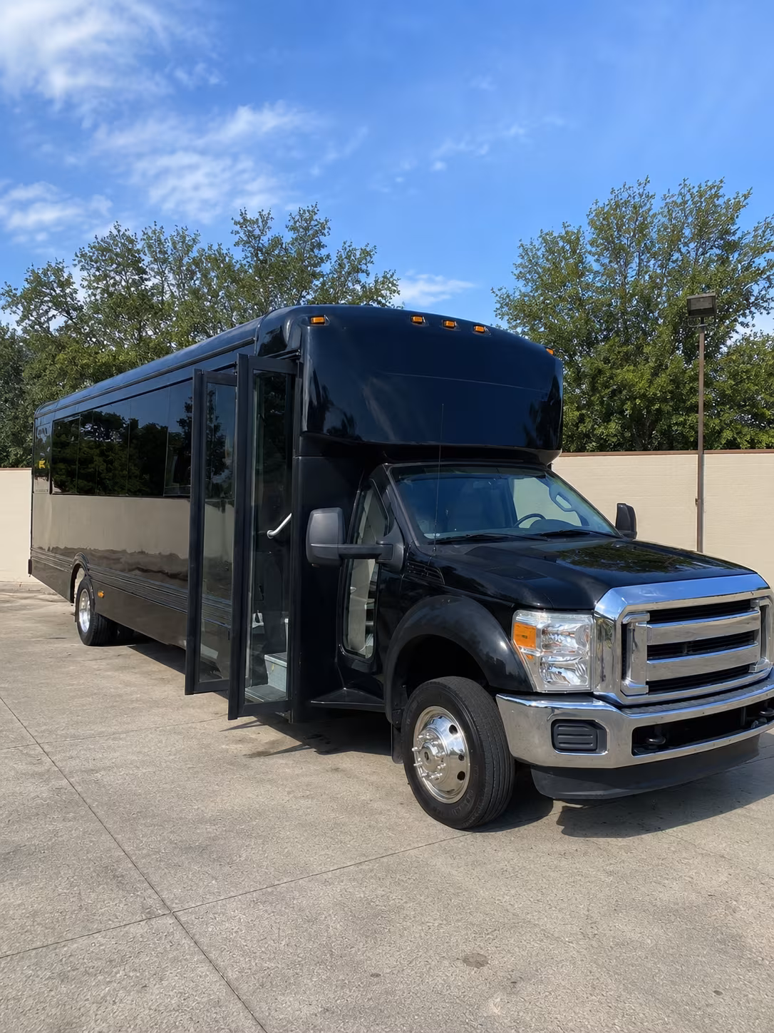 watsonville 20 passenger party bus