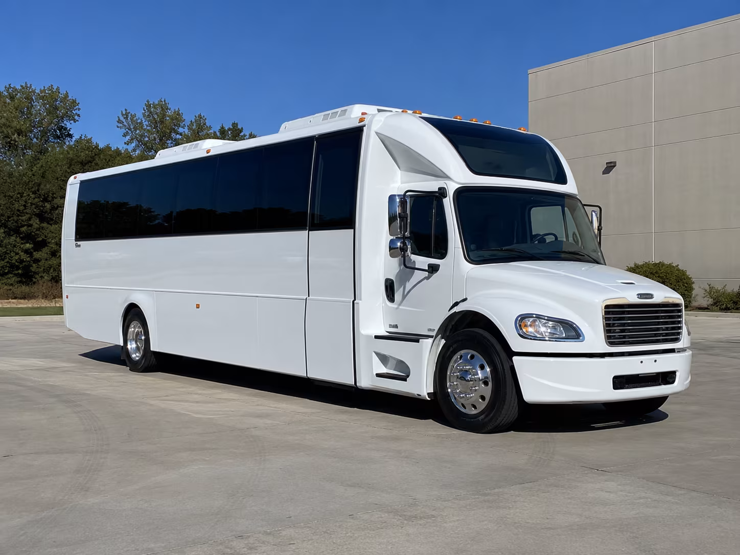 watsonville 28 passenger party bus